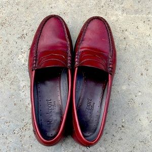 11.5 M Rockport Classic Penny Loafers in burgundy